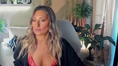 Snapshot of sarahholly chatting on 07-20-26, 02:19 Divine Sarah NONUDE model online show from 07-20-26, 02:19