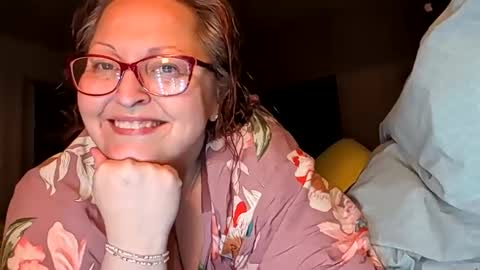 Snapshot of sarahhstarr chatting on 02-03-26, 06:22 MamaStarr online show from 02-03-26, 06:22