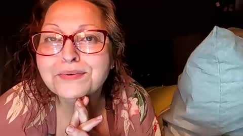 Snapshot of sarahhstarr chatting on 02-03-26, 06:40 MamaStarr online show from 02-03-26, 06:40