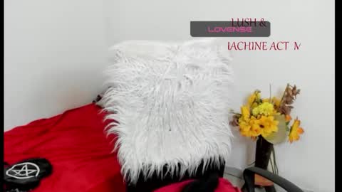 Snapshot of sarahlovexxv chatting on 05-11-26, 12:44 Sarah online show from 05-11-26, 12:44