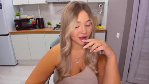 Sarah online show from 09-15-25, 07:14