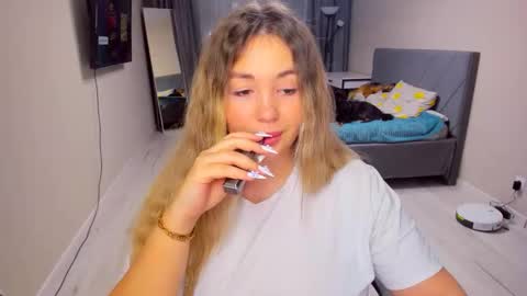 Sarah online show from 02-12-26, 03:07