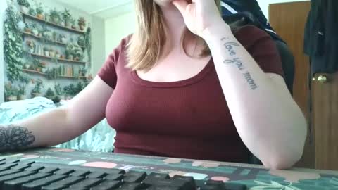 Snapshot of sarahpmummy chatting on 06-03-26, 08:14 Sarah online show from 06-03-26, 08:14