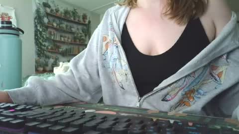 Snapshot of sarahpmummy chatting on 06-16-26, 08:22 Sarah online show from 06-16-26, 08:22
