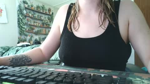 Snapshot of sarahpmummy chatting on 07-05-26, 08:27 Sarah online show from 07-05-26, 08:27