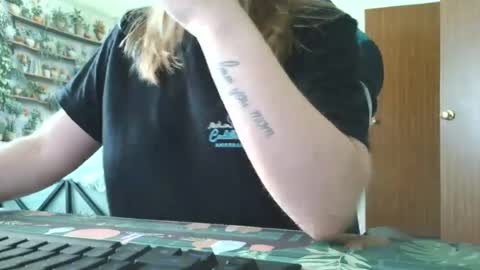 Snapshot of sarahpmummy chatting on 07-20-26, 09:06 Sarah online show from 07-20-26, 09:06
