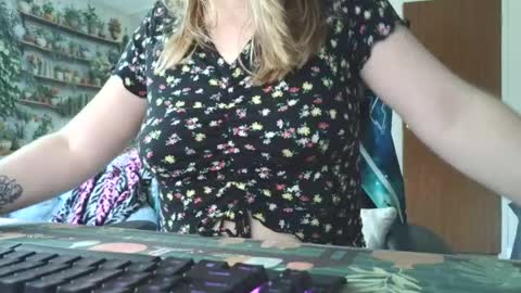 Snapshot of sarahpmummy chatting on 07-26-26, 11:00 Sarah online show from 07-26-26, 11:00