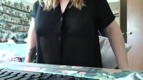Snapshot of sarahpmummy chatting on 07-30-26, 05:12 Sarah online show from 07-30-26, 05:12