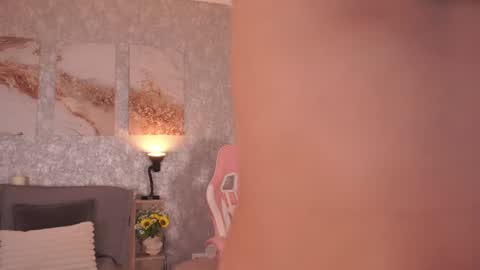 Snapshot of sarahpreston1 chatting on 06-19-26, 03:38 Sarah online show from 06-19-26, 03:38