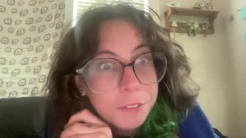 Sarah Smiles online show from 05-26-26, 05:42