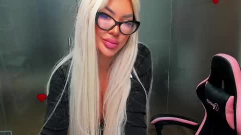 Snapshot of sarahstone_ chatting on 05-28-26, 06:54 Sarah online show from 05-28-26, 06:54