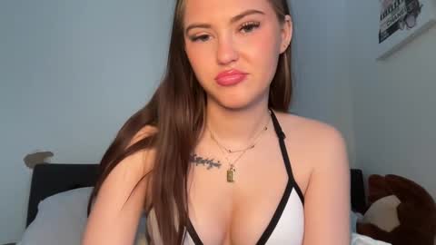 SarahxOliver online show from 01-11-26, 04:01