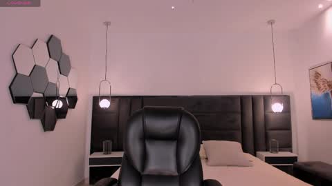 Snapshot of sarahyates chatting on 04-26-26, 05:32 Sarah independent model online show from 04-26-26, 05:32
