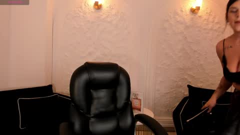 Snapshot of sarahyates chatting on 05-10-26, 04:06 Sarah independent model online show from 05-10-26, 04:06