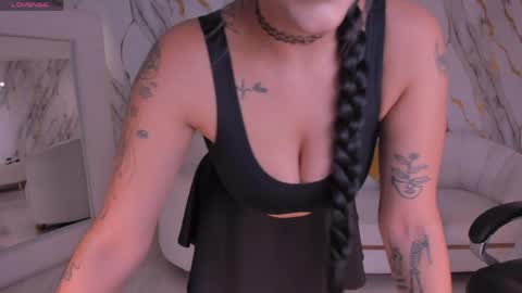 Snapshot of sarahyates chatting on 05-14-26, 05:14 Sarah independent model online show from 05-14-26, 05:14