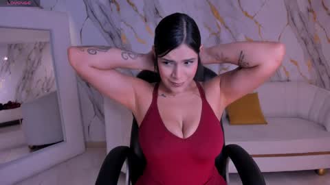 Snapshot of sarahyates chatting on 05-15-26, 04:08 Sarah independent model online show from 05-15-26, 04:08