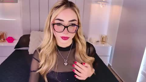 Sara jones   online show from 04-17-26, 02:53