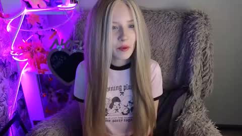 Sara online show from 11-21-25, 03:38