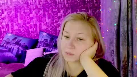 Sara online show from 12-23-24, 03:18