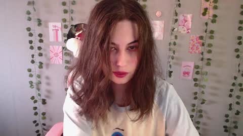 Snapshot of sarakinski chatting on 12-24-24, 06:00 Sara online show from 12-24-24, 06:00