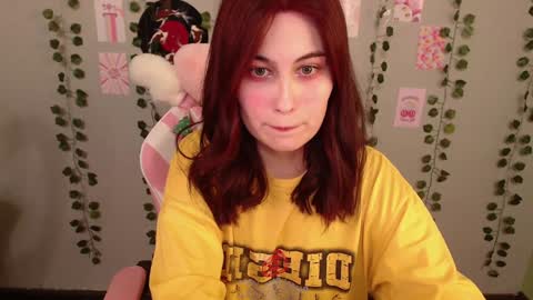 Snapshot of sarakinski chatting on 12-25-24, 11:54 Sara online show from 12-25-24, 11:54