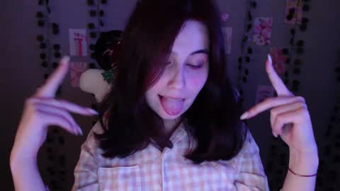 Snapshot of sarakinski chatting on 01-20-25, 01:32 Sara online show from 01-20-25, 01:32