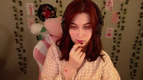 Snapshot of sarakinski chatting on 02-09-25, 11:04 Sara online show from 02-09-25, 11:04