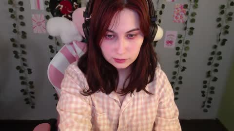 Snapshot of sarakinski chatting on 02-09-25, 07:41 Sara online show from 02-09-25, 07:41