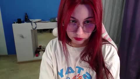 Snapshot of sarakinski chatting on 03-25-26, 01:06 Sara online show from 03-25-26, 01:06