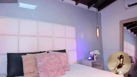 Sara online show from 11-19-25, 01:22