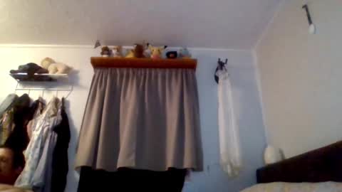 Snapshot of sarapatches chatting on 10-15-25, 08:14 sarapatches online show from 10-15-25, 08:14