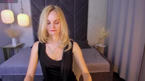 Snapshot of sarasubtlety chatting on 09-11-25, 01:33 Sara online show from 09-11-25, 01:33