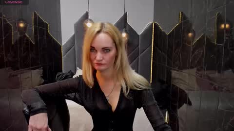 Snapshot of sarasubtlety chatting on 09-19-25, 01:56 Sara online show from 09-19-25, 01:56