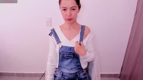 Snapshot of sarasweet_4 chatting on 07-13-26, 01:03 Sara online show from 07-13-26, 01:03