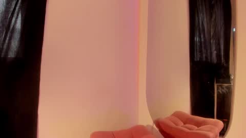 Snapshot of saratorresxx chatting on 03-10-25, 05:39 Sara online show from 03-10-25, 05:39