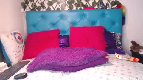 Snapshot of sarawiills chatting on 05-19-26, 02:01 Sara Wills online show from 05-19-26, 02:01