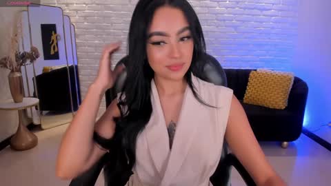 Snapshot of sarawinstone_ chatting on 12-08-24, 11:03 Sara Winstone online show from 12-08-24, 11:03