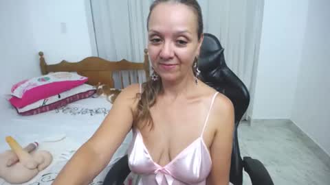 saray1221 online show from 02-05-25, 12:31