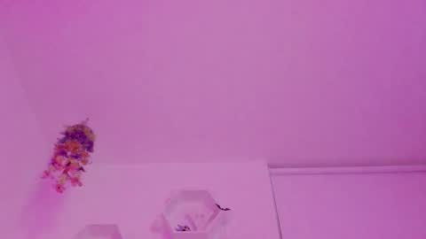 Saray  online show from 10-16-25, 11:39