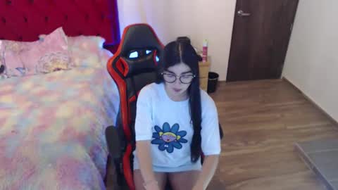 Snapshot of saray_honey1 chatting on 04-26-26, 08:39 saray online show from 04-26-26, 08:39