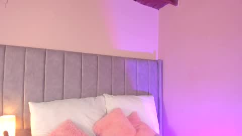 Snapshot of sarigarcia chatting on 11-09-25, 05:28 Sara Garcia online show from 11-09-25, 05:28