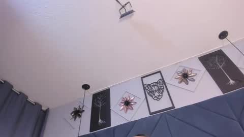 Sara  online show from 12-24-24, 04:22