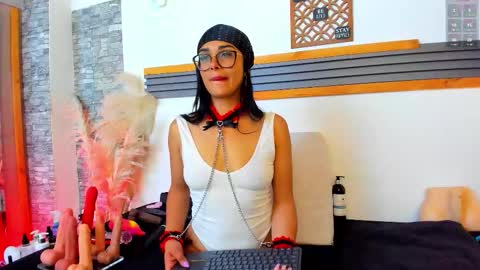 Snapshot of saritalove_ chatting on 02-20-26, 02:41 Sara online show from 02-20-26, 02:41