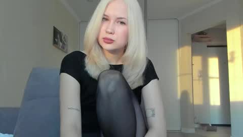 Snapshot of sasha_bell_ chatting on 10-15-25, 03:50 Sasha online show from 10-15-25, 03:50