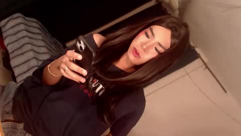Snapshot of sasha_blade chatting on 05-09-26, 04:12 Sasha online show from 05-09-26, 04:12