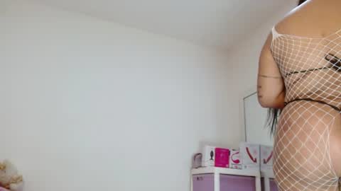 Snapshot of sasha_creamy chatting on 07-01-26, 12:01 Sasha Creamy online show from 07-01-26, 12:01