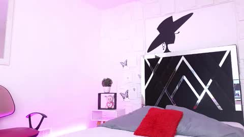 Sasha Mercedez online show from 12-17-25, 11:16