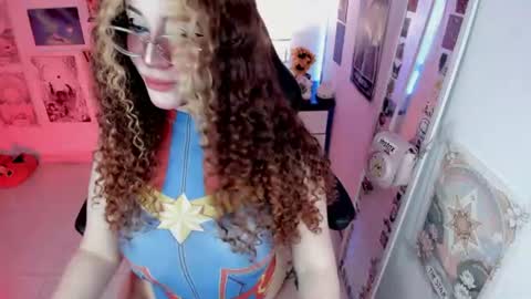 Snapshot of sashaa_love chatting on 06-25-26, 05:12 Tattie online show from 06-25-26, 05:12