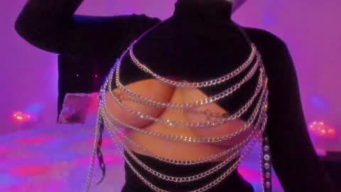 Snapshot of sashachase chatting on 12-03-24, 01:41 Sasha online show from 12-03-24, 01:41