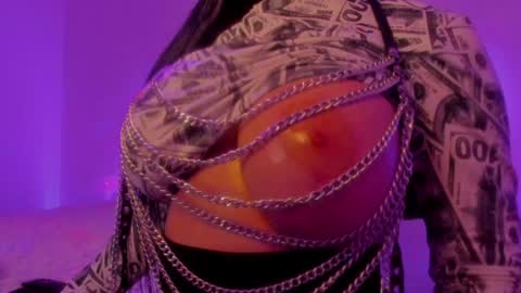 Snapshot of sashachase chatting on 12-17-24, 10:12 Sasha online show from 12-17-24, 10:12